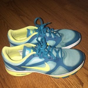 Nike dual fusion training shoes